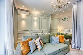Boutique Downtown Studio with Balcony  1