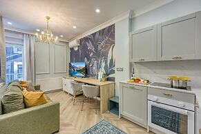 Boutique Downtown Studio with Balcony  1