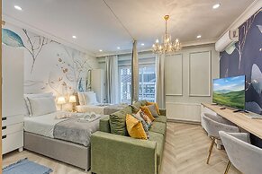 Boutique Downtown Studio with Balcony  1