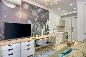 Boutique Downtown Studio with Balcony  1