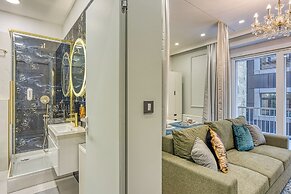 Boutique Downtown Studio with Balcony  1