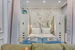 Boutique Downtown Studio with Balcony  1