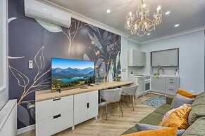 Boutique Downtown Studio with Balcony  1