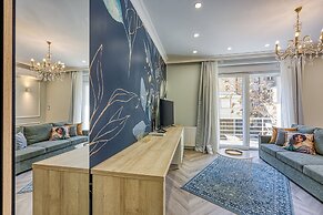 Boutique Downtown Studio with Balcony  1