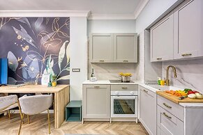 Boutique Downtown Studio with Balcony  1
