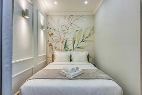 Boutique Downtown Studio with Balcony  1