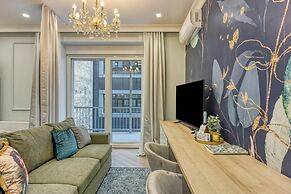 Boutique Downtown Studio with Balcony  1