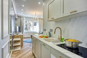 Boutique Downtown Studio with Balcony  1