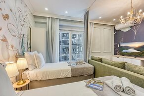 Boutique Downtown Studio with Balcony  1