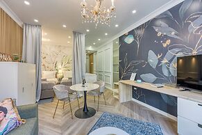 Boutique Downtown Studio with Balcony  1