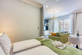 Boutique Downtown Studio with Balcony  1