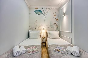 Boutique Downtown Studio with Balcony  1