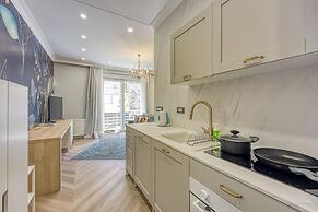 Boutique Downtown Studio with Balcony  1