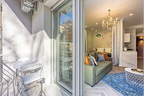 Boutique Downtown Studio with Balcony  1