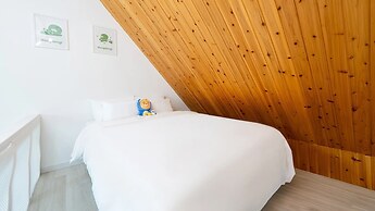 Gapyeong Daengdaengi Dog Pension Silver