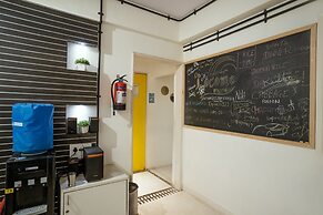 Locomo Hostel Express - Stay Work Eat