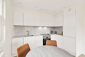 Sunny 2-bed Gem in Chiswick