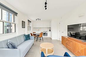 Sunny 2-bed Gem in Chiswick