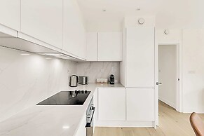 Sunny 2-bed Gem in Chiswick