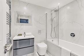 Sunny 2-bed Gem in Chiswick