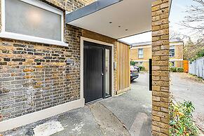 Sunny 2-bed Gem in Chiswick
