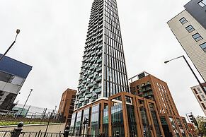Bright North Acton Flat With City View