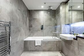 Bright North Acton Flat With City View