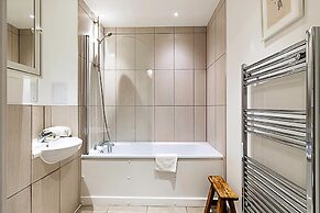 Spacious and Trendy Shoreditch Flat