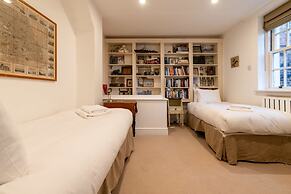 Character Cottage In Historic Hampstead