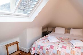 Character Cottage In Historic Hampstead