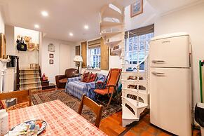Character Cottage In Historic Hampstead