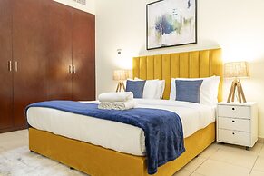 Modern Three Bed Apartment Parking Pool