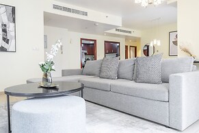 Modern Three Bed Apartment Parking Pool