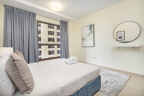 Modern Three Bed Apartment Parking Pool