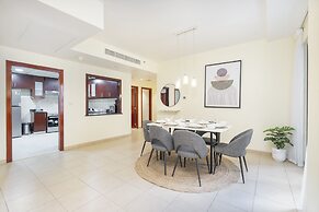 Modern Three Bed Apartment Parking Pool
