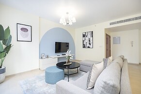 Modern Three Bed Apartment Parking Pool