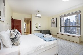 Modern Three Bed Apartment Parking Pool