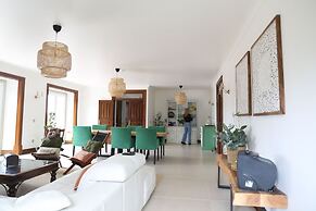 AR Country House