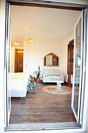 AR Country House