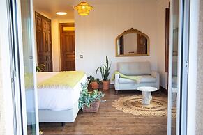 AR Country House