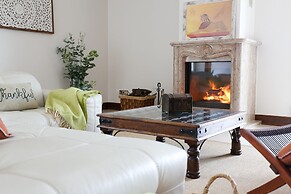 AR Country House