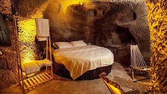 Crassula Cave Hotel