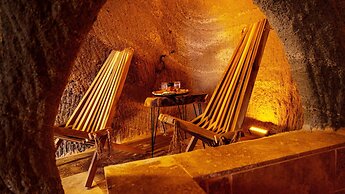 Crassula Cave Hotel