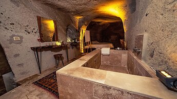 Crassula Cave Hotel