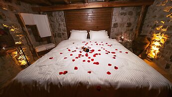 Crassula Cave Hotel