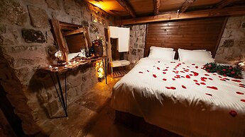 Crassula Cave Hotel
