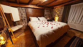 Crassula Cave Hotel