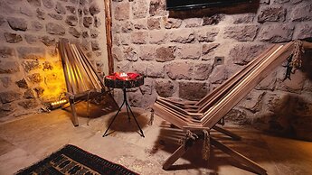 Crassula Cave Hotel