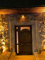 Crassula Cave Hotel
