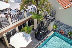 Full Moon Apartments